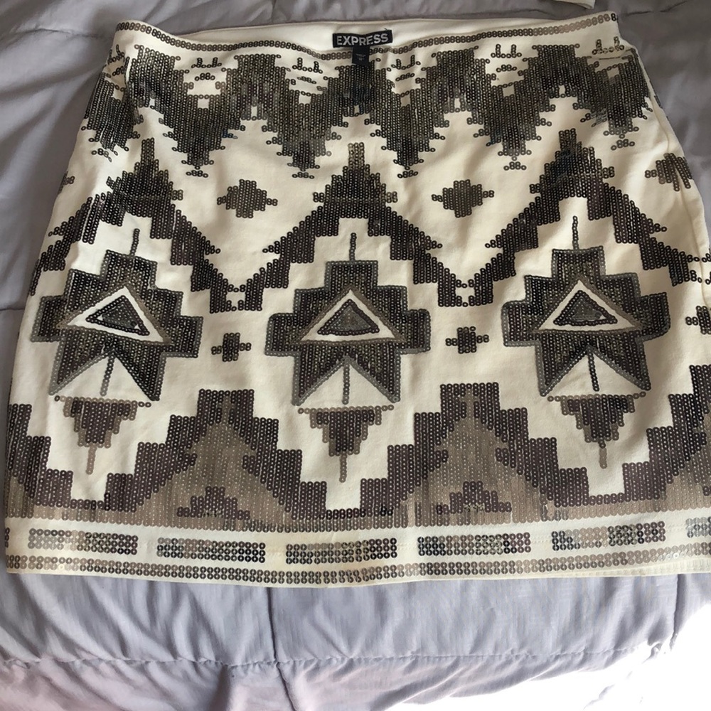 Express skirt size M